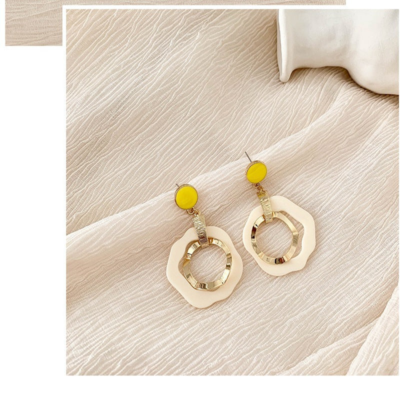 Elegant and playful girl's personality versatile long earrings